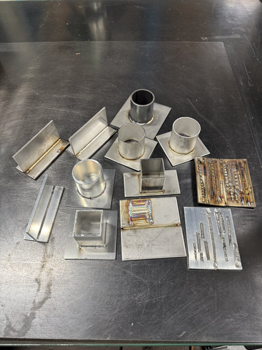 laserwelder's tweet photo. お盆休みは個人的に久留米の仕事場でハンド式レーザー溶接機を使いまくって来ました。
10日、11日は福岡の舞鶴にあるDRUM Be-1さんでそれぞれKOIAI、HAGANEのLIVE参戦。
奏さんのドラムセットがお店の設置品である理由は後日わかりました。
（前日お呼びサマソニのMETALVERSEのサポートかな？）
14日は老体に鞭打って初サマソニ大阪に参戦。めちゃくちゃ楽しかったです♬
（しっかりリフレッシュ出来たので仕事は昨日から開始）
来年も参戦できる様に体調に気をつけながら頑張ります💪🏼