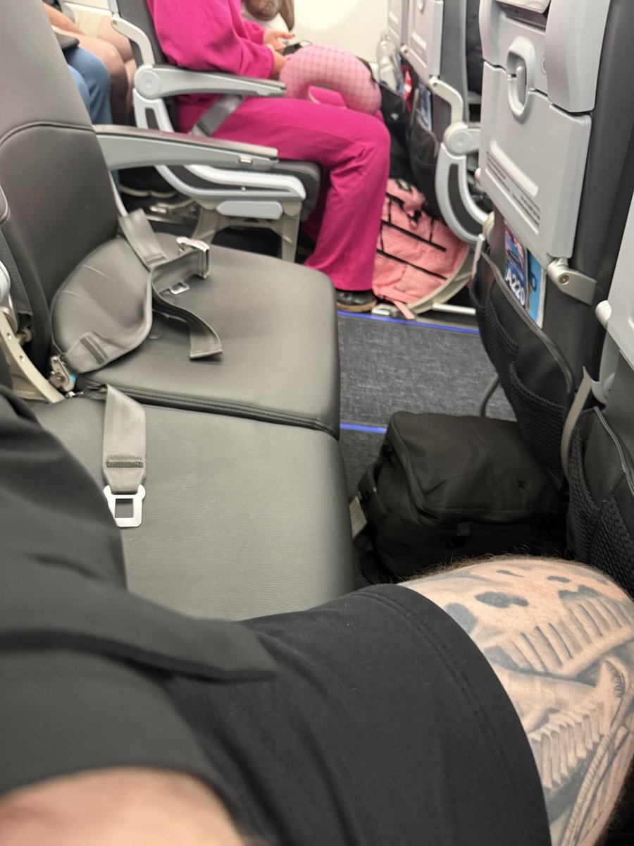 Sports4Frauds's tweet photo. Cooked the shit out of the books last night showed up to my flight and have an entire row to myself. Let’s keep stacking these w’s. https://t.co/4CtjJU6f93