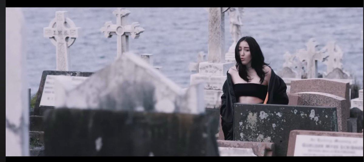 NoahCyrusBrasi1's tweet photo. É engraçado o fato de que os vídeos dos dois maiores sucessos da Noah Cyrus foram de baixíssimo orçamento. O vídeo de ‘July’ custou $500 dólares, e o vídeo de ‘Again’ custou apenas $200 dólares.

–  Juntas as músicas já totalizam 2.3 bilhões de reproduções no Spotify, e os vídeos somam mais de 280 milhões de visualizações no YouTube.