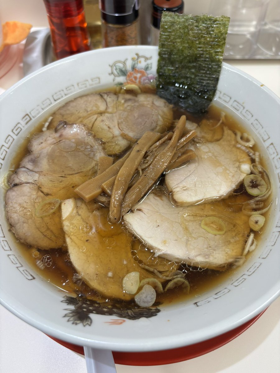 bakudantarou's tweet photo. 荻窪中華そば春木屋
チャーシュー麺　1450
チャーシューがしっかりと歯応えあって旨かった🤭
＃麺喰い
＃ラーメン
＃チャーシュー麺
＃チャーシュー https://t.co/KAT7bAbR5a