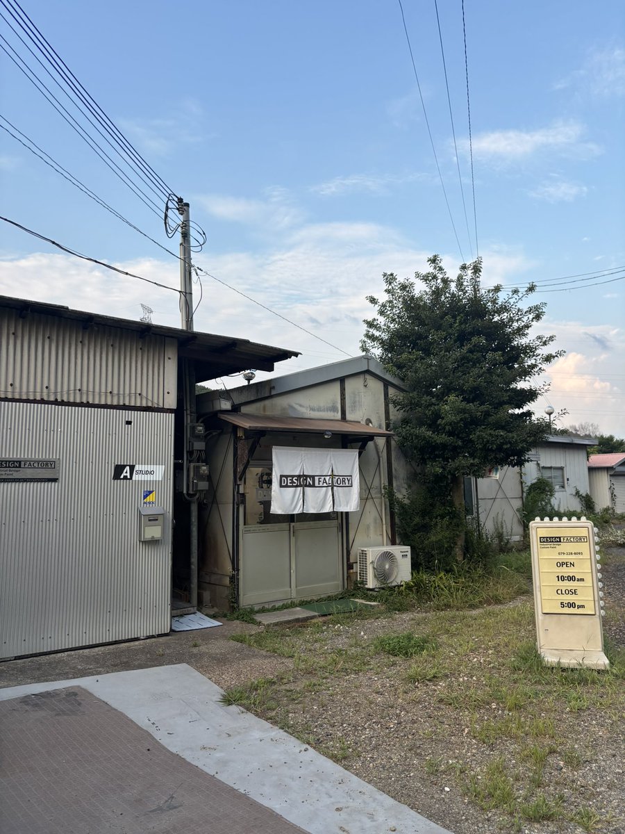 HisaokaKoji0115's tweet photo. そして遠征前にデザインファクトリー様にて作戦会議後、サマー姫路ナイトに連れて
行って頂きました。
ひねぽんも、
サマー姫路ナイトも最高かよっでした😆
岩木さんいつもありがとうございます‼️
#designfactory
#デザインファクトリー
#社長
#営業部長
#営業係長 https://t.co/YHmJvQPstI