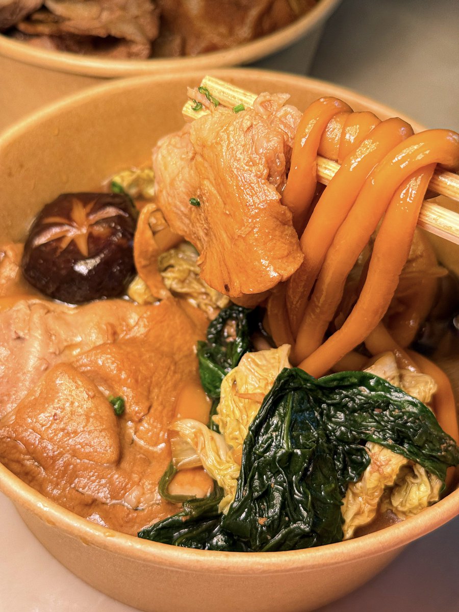 Janniwa's tweet photo. คิดถึง HITORI SHABU 🫕 ลองกดผ่าน Grabfood ราคาจึ้งมากกก แถมตรงปก อร่อยเหมือนกินที่ร้าน 😭 ต่อโปรยาวๆ เลยได้มั้ยคะ

🐷 Kurobuta Collar Sukiyaki Don จากปกติ 200 บาท เหลือ 160 บาท
🐷 Sukiyaki Pork Udon จากปกติ 320 บาท เหลือ 223 บาท

🌟 ลดเพิ่มอีกสูงสุด 100 บาท ใส่โค้ด MGR100 (เมื่อสั่งขั้นต่ำ 220 บาท)

📅 โปรถึง 19 สิงหาคมนี้เท่านั้น จะหมดแล้วว รีบเลย!

#GrabFood #MAGUROWEEK #HITORISHABU