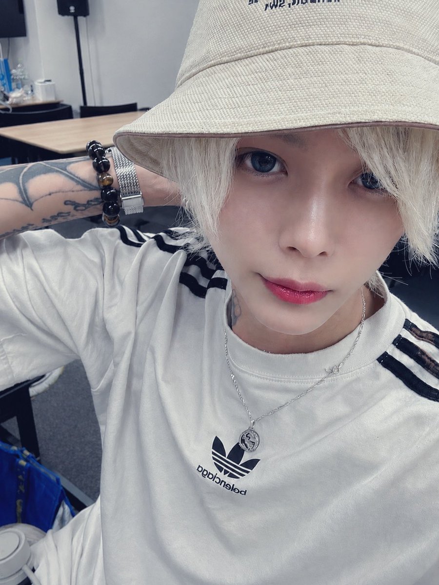 shid_yomi's tweet photo. 今日も生きてる https://t.co/huefgr2uuN