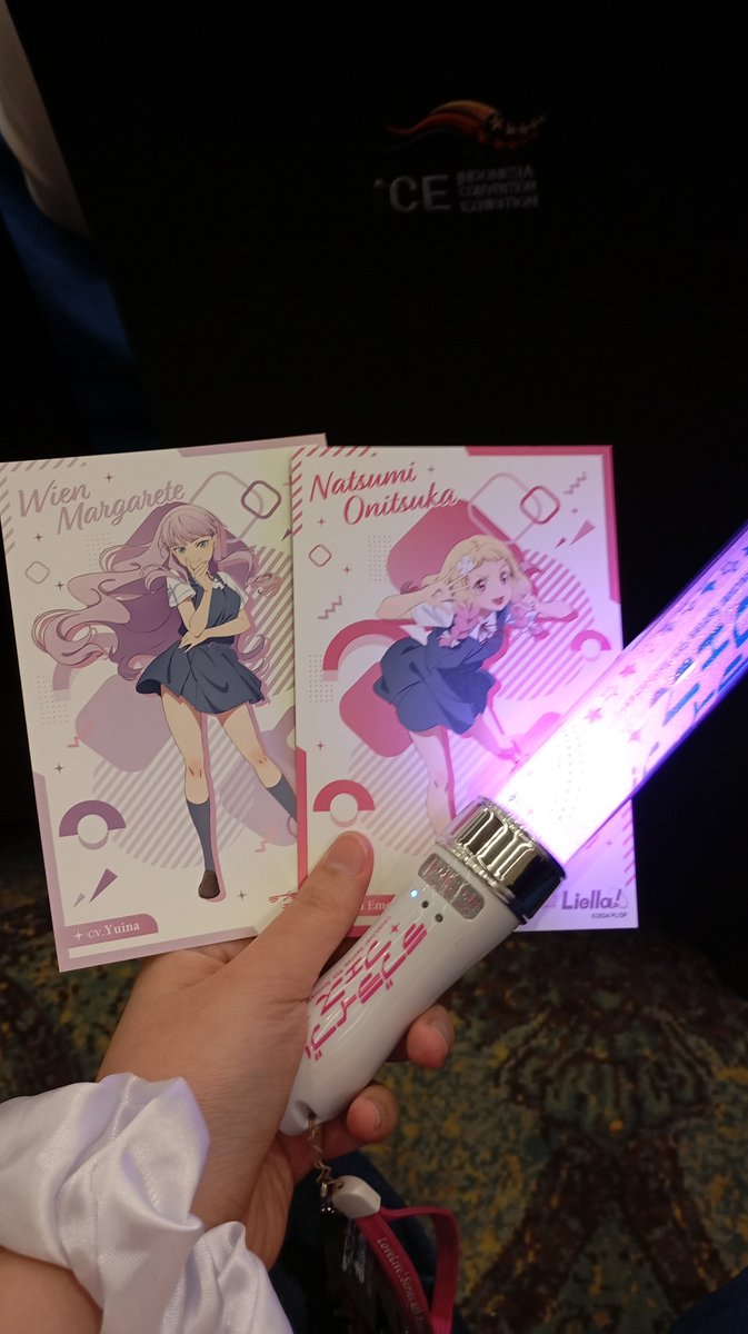 takamikaty's tweet photo. they are so cute i can't stop smiling hehehe thank youuu #afaid https://t.co/dsQ4t5LAK0