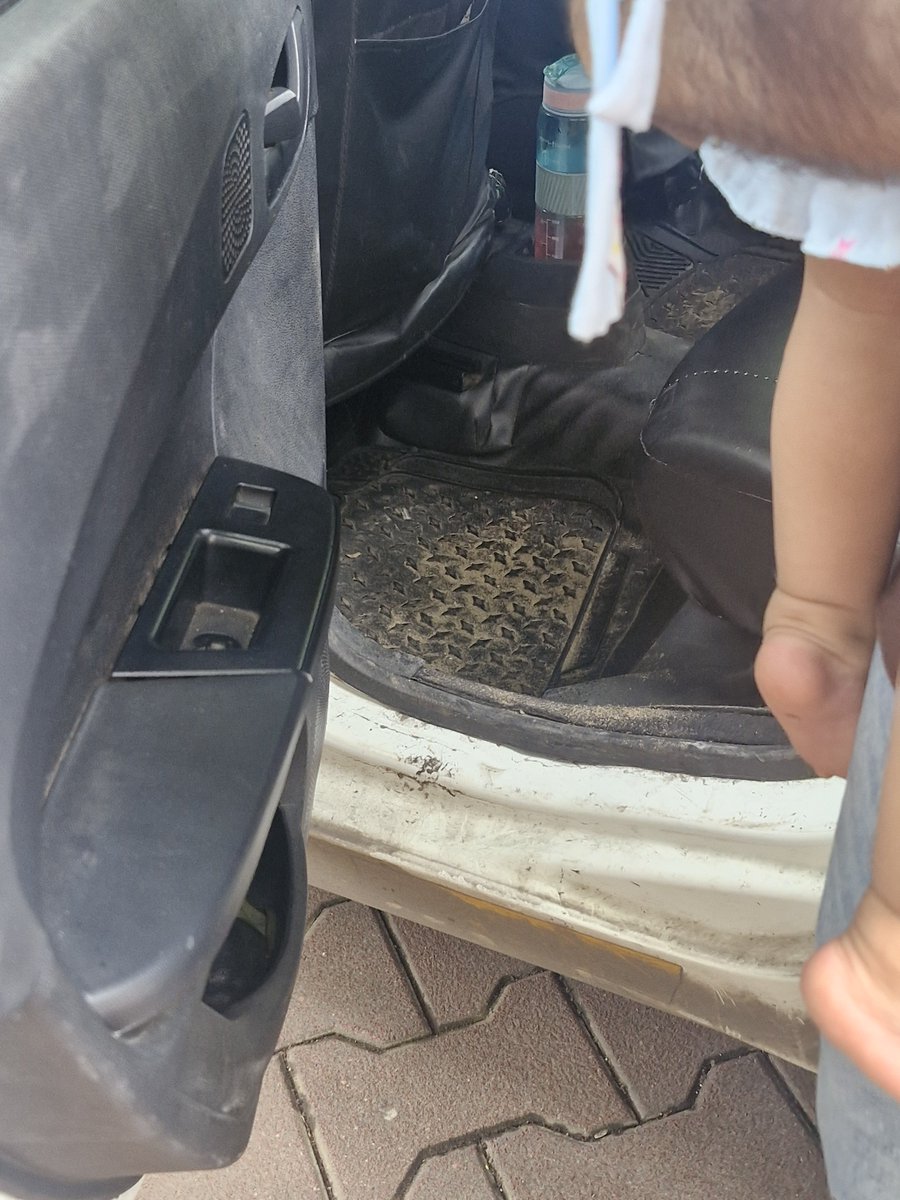 ChaiPeCharcha__'s tweet photo. @Uber @Uber_Support this car was dirty from outise and inside to this level that one cant even sit. I had a baby with me. When i requested the driver to keep car clean,he was quite rude saying he cannot spend on car wash everyday. This was your prime sedan car btw. https://t.co/cUrWpa52g3
