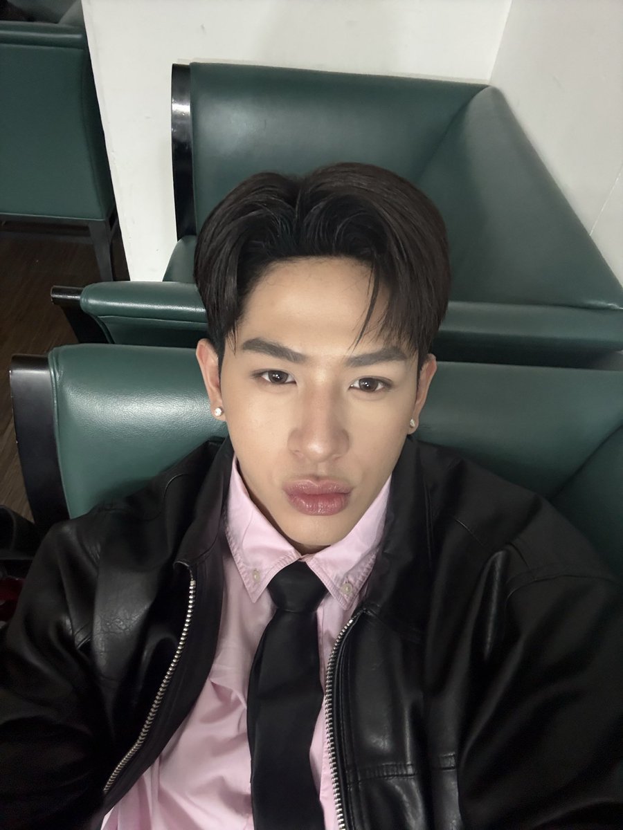 picvoyz's tweet photo. ขอบคุณทุกคนมากๆนะคับบ ดีจัยซีรีย์ออนอีพีแรกกแต่พี่ๆมาเชียร์กันขนาดนี้ ขอบคุณมากจริงๆนะคับ คุ้มค่ากับการที่เพื่อนๆเหนื่อยไปด้วยกัน ขอบคุณเพื่อนๆพี่ๆแฟนๆ พี่เบื้องหลังทุกคนด้วยนะคับ ตอนนี้ฝากไว้แค่่นี้ก่อนเดะมาใหม่ตอนี้มะไหวเเล่วว~

#LOVEx3_1stHomeroom
#paopichitchai https://t.co/eXaKMlqPoA