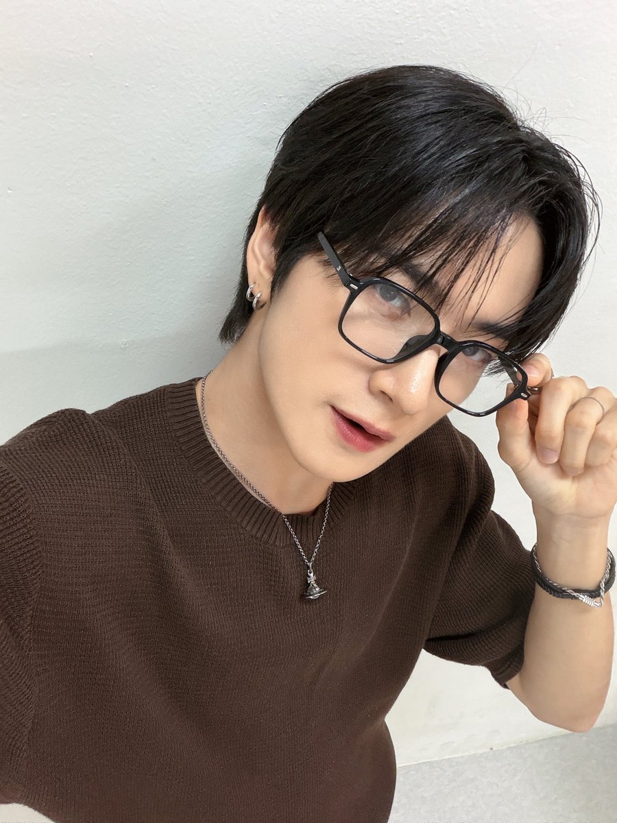 TRENDZ_OFFCL's tweet photo. [#윤우] 가을 오나?🐺🖤

#FROM_TRENDZ #TO_FRIENDZ #TRENDZ #트렌드지 https://t.co/HIoT4lk7sm