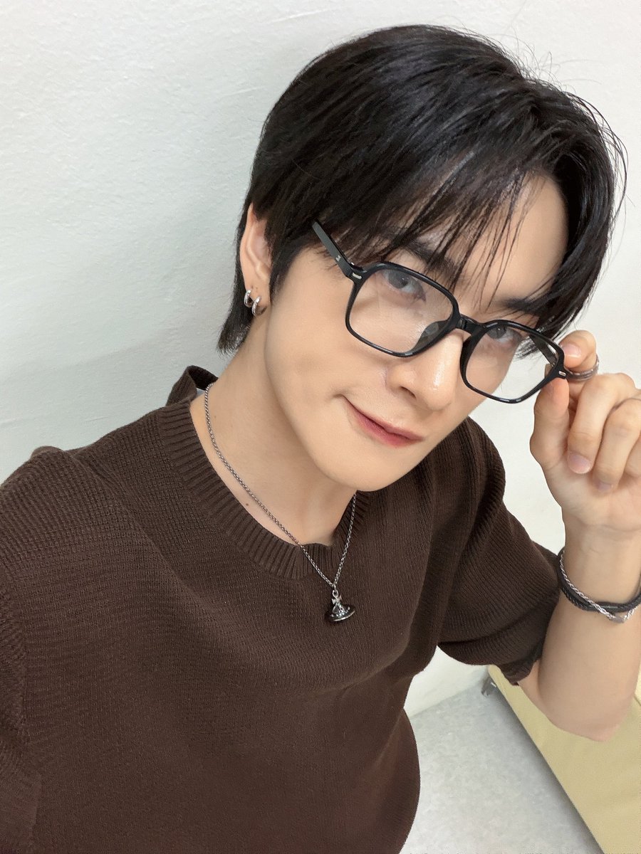TRENDZ_OFFCL's tweet photo. [#윤우] 가을 오나?🐺🖤

#FROM_TRENDZ #TO_FRIENDZ #TRENDZ #트렌드지 https://t.co/HIoT4lk7sm
