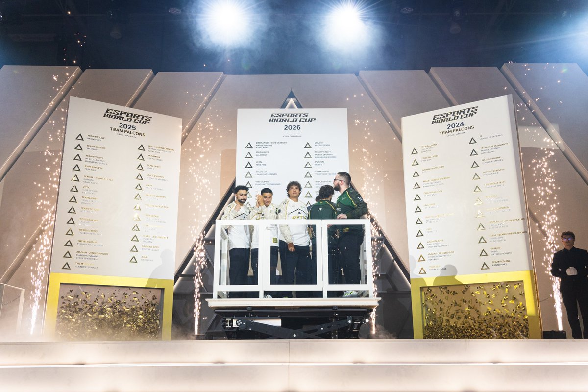 OpTic's tweet photo. A week ago, today 🏆 https://t.co/XcTqwceBjx
