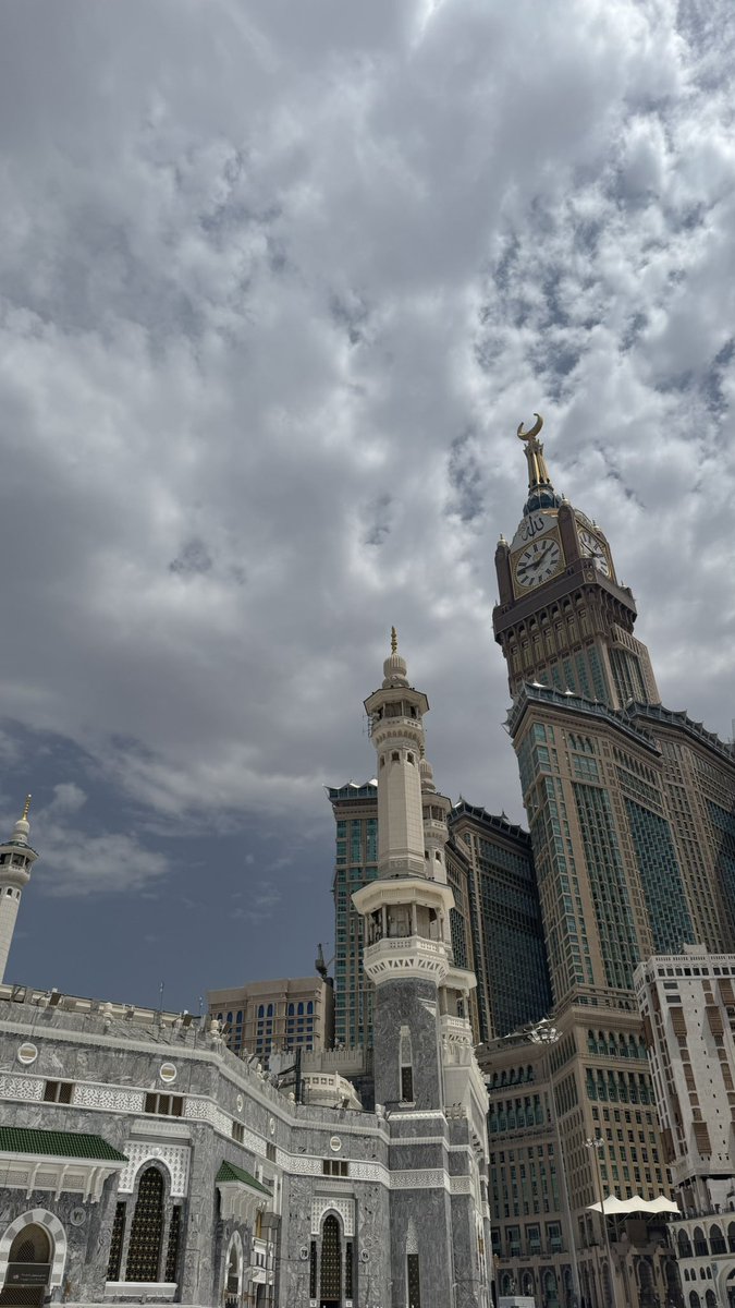 Julyglint's tweet photo. الأمرُ أمرُك، والجند طوعك، وتدبيرُ أمورِنا بحكمتِك 
ماضٍ فينا حُكمُك، عدلٌ فينا قضاؤك اللّهمَّ املأني يقينًا بك وتولّ أمري، واكتب لي من لطفك ما يُدهش قلبي، ومن كرمك ما يفوق رجائي يا ذا الجلال والإكرام🤍.
- مكة الحبيبة https://t.co/pat8kwae9p