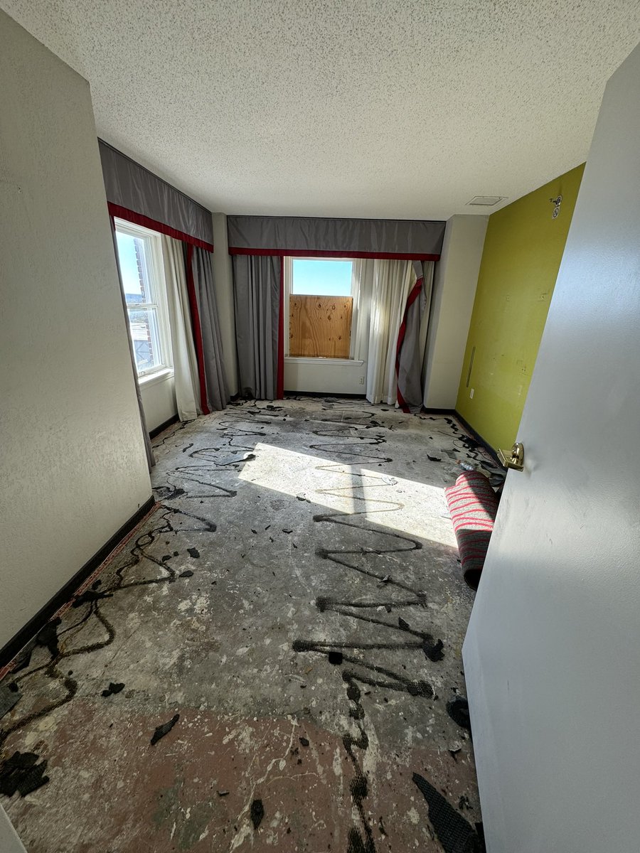 molzer's tweet photo. Believe it or not, this is the same space 12 months apart. 

Tore everything out &amp; started from scratch with just shell back to the concrete floors, columns and ceilings. https://t.co/T6cyb2u3FS