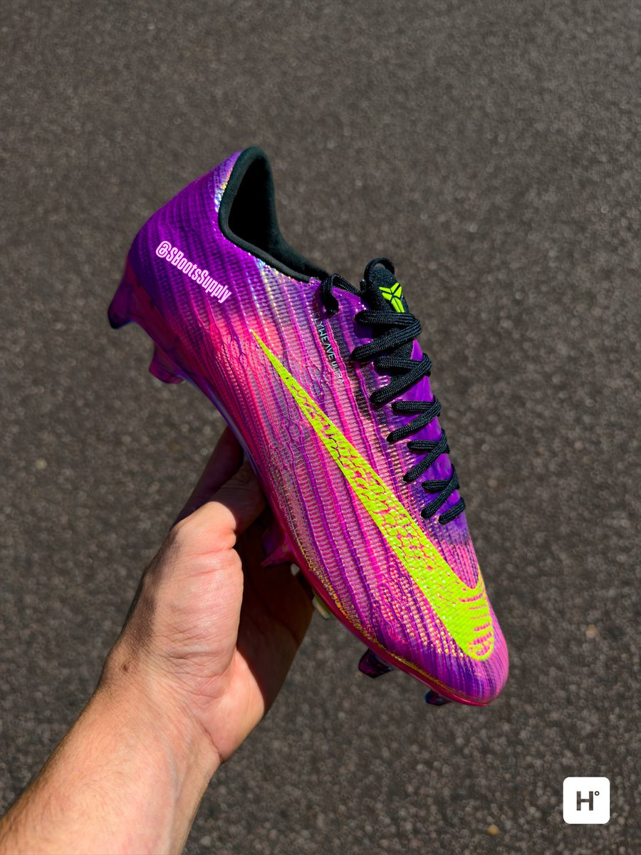 houseofheat's tweet photo. Nike is bringing the Kobe 'Mambacurial' treatment to the Mercurial Superfly 11 🐍⚽️ https://t.co/QngnARTEpz