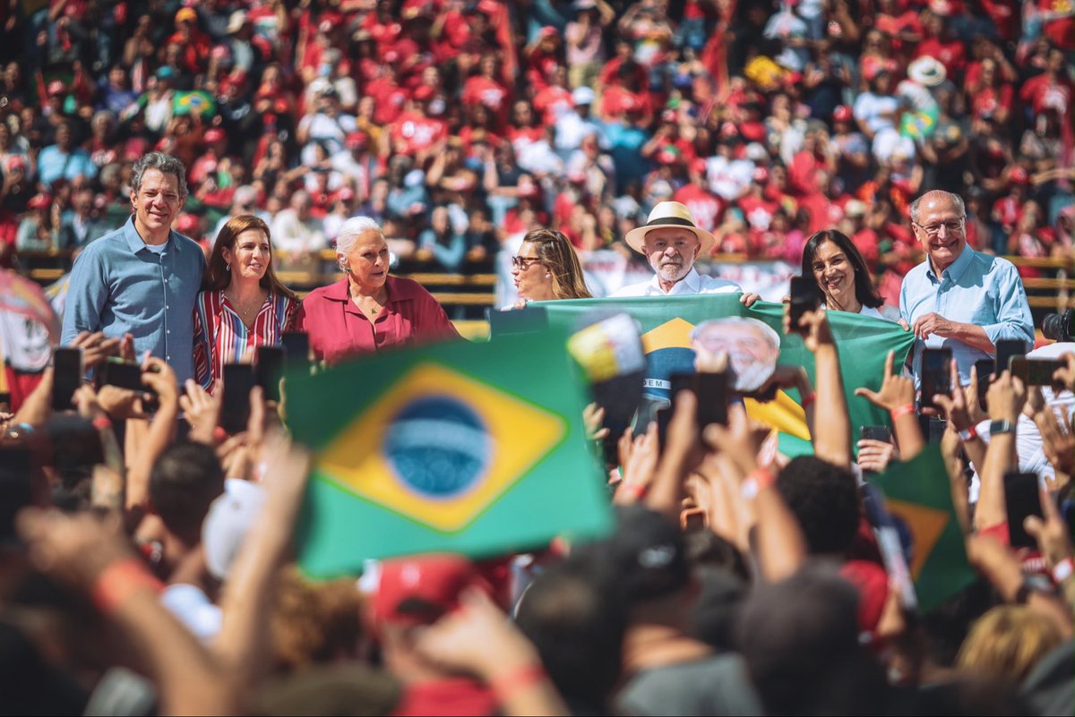 Haddad_Fernando's tweet photo. Muita emoção no início da campanha do presidente Lula. Foi onde tudo começou: no estádio da Vila Euclides, palco das históricas greves do ABC.

Hoje é um dia histórico para a democracia, para o Brasil e para todos aqueles que lutam por um país mais justo, desenvolvido e soberano. É 13!

📸 Ricardo Stuckert / Diogo Zacarias

-

Coligação Desperta São Paulo - Federação Brasil da Esperança (PT - PC do B - PV); PSB, PDT, Federação PSOL - Rede. CNPJ: 68.553.001/0001-05.