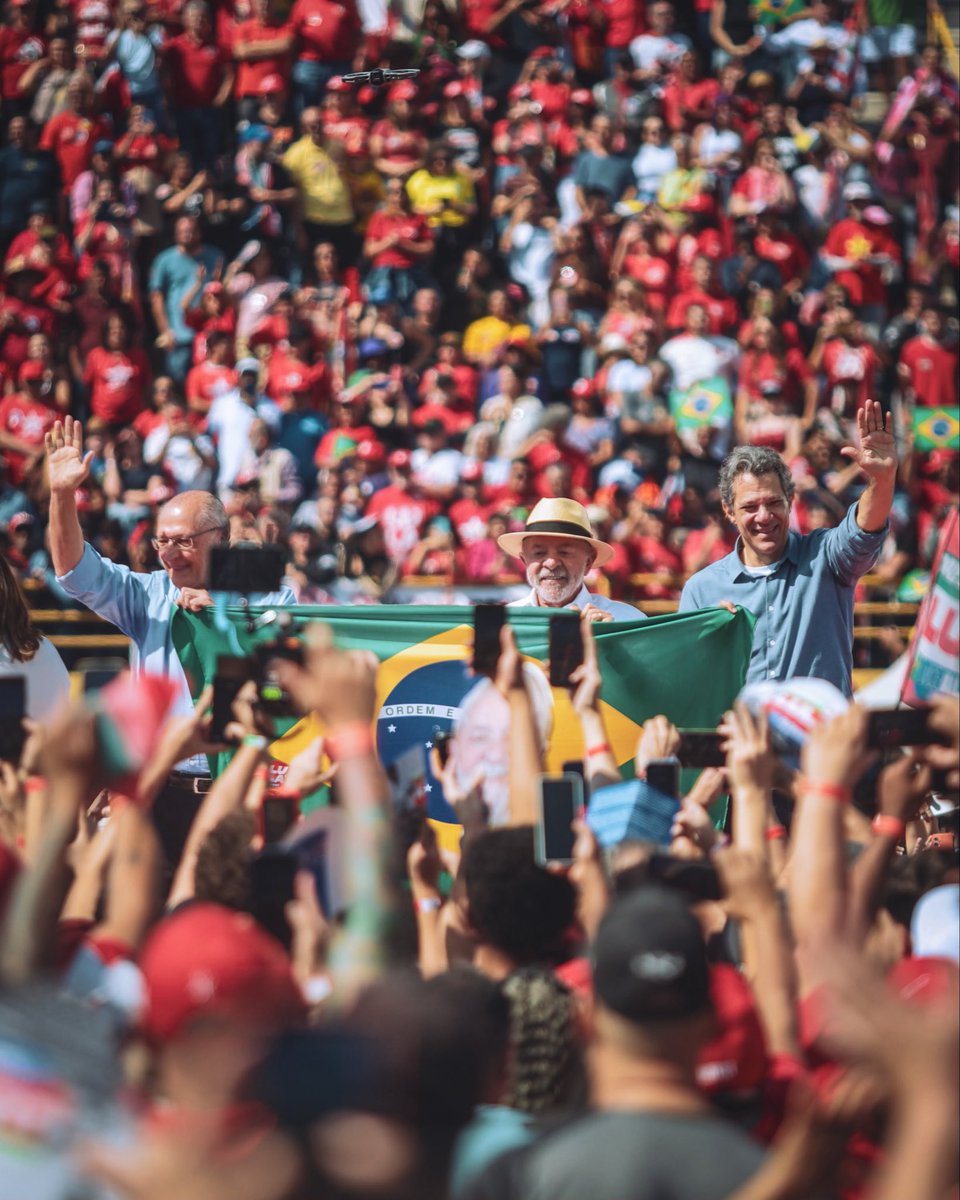 Haddad_Fernando's tweet photo. Muita emoção no início da campanha do presidente Lula. Foi onde tudo começou: no estádio da Vila Euclides, palco das históricas greves do ABC.

Hoje é um dia histórico para a democracia, para o Brasil e para todos aqueles que lutam por um país mais justo, desenvolvido e soberano. É 13!

📸 Ricardo Stuckert / Diogo Zacarias

-

Coligação Desperta São Paulo - Federação Brasil da Esperança (PT - PC do B - PV); PSB, PDT, Federação PSOL - Rede. CNPJ: 68.553.001/0001-05.
