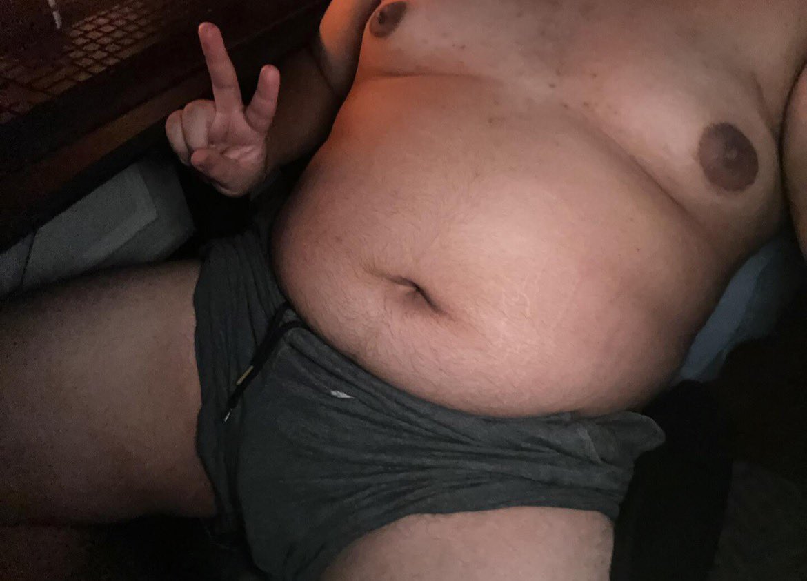 erm_09183's tweet photo. is this ok 😳#chub #fatboy https://t.co/lPQdSVM3a7