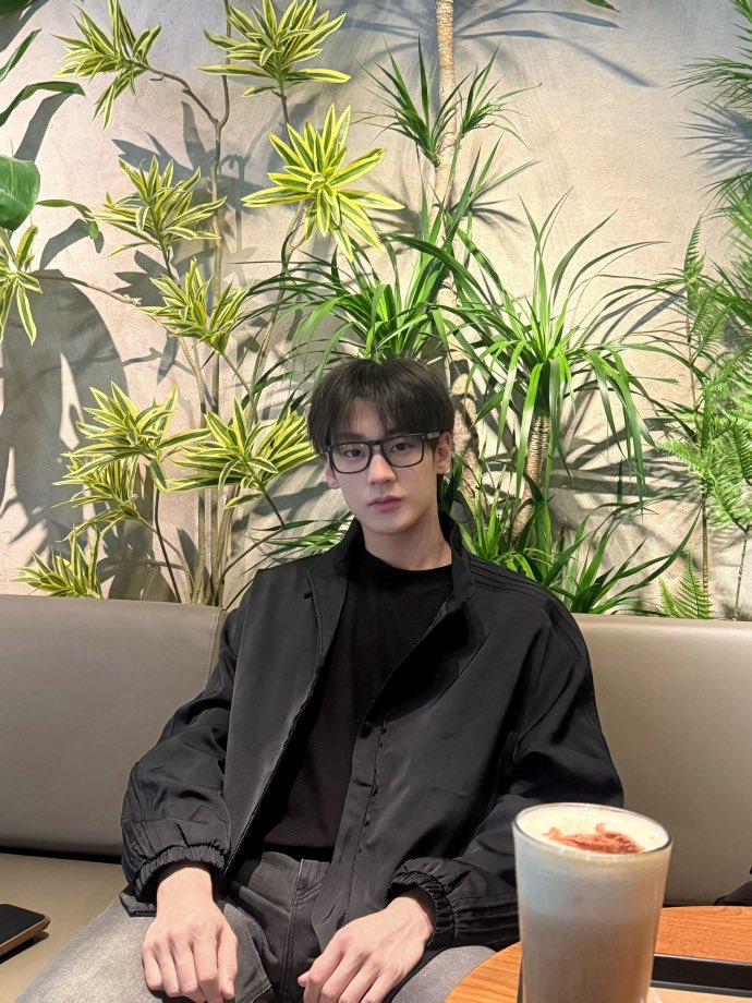baaaaaaaami's tweet photo. #류준 #刘骏 #LiuJun https://t.co/WdLMxsqDdj