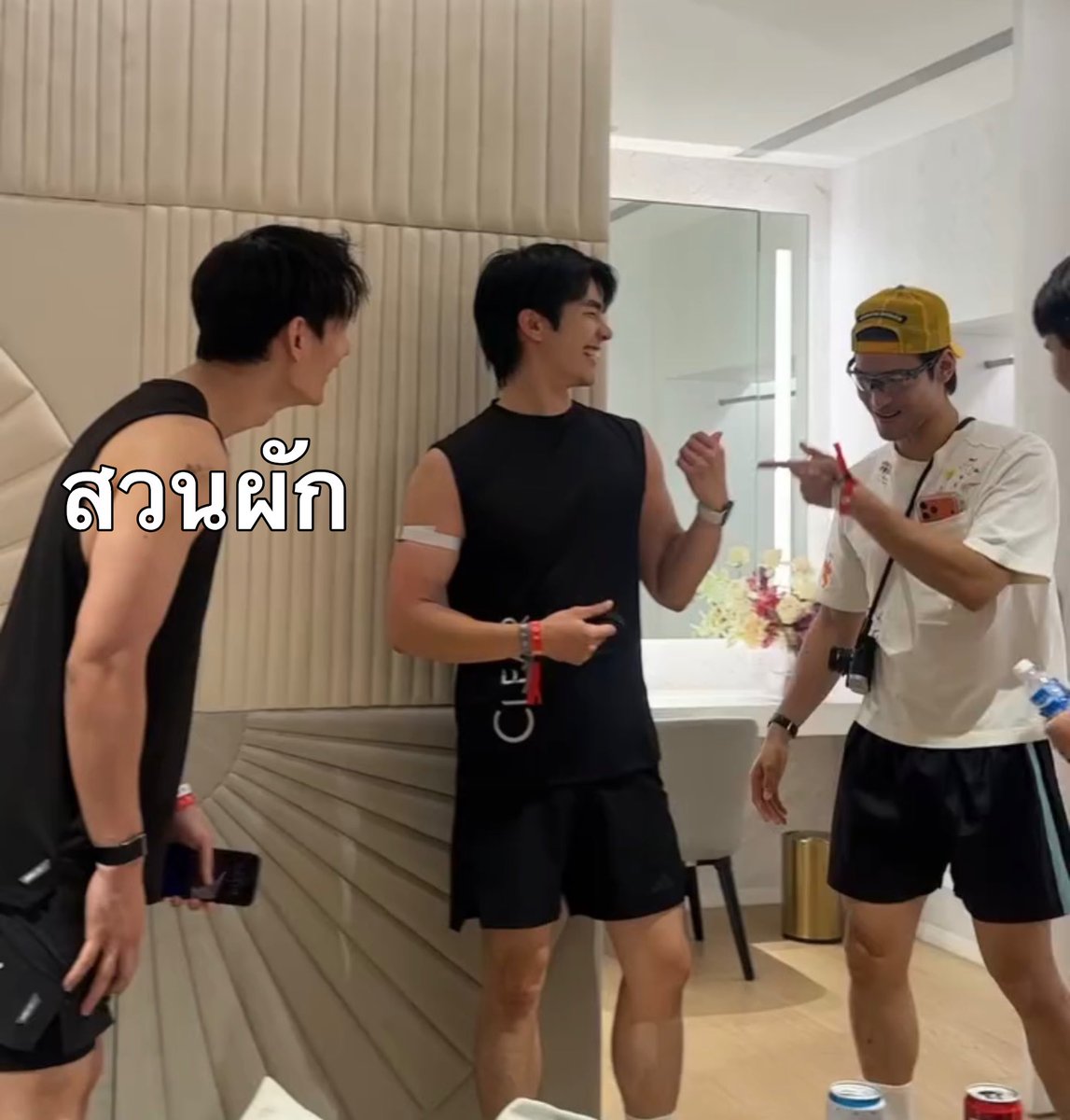 dpentm's tweet photo. จำลองเหตุการณ์ตอนอาโปไปเชียร์พี่มายแข่งวันนี้ https://t.co/JwQ4BaCcth