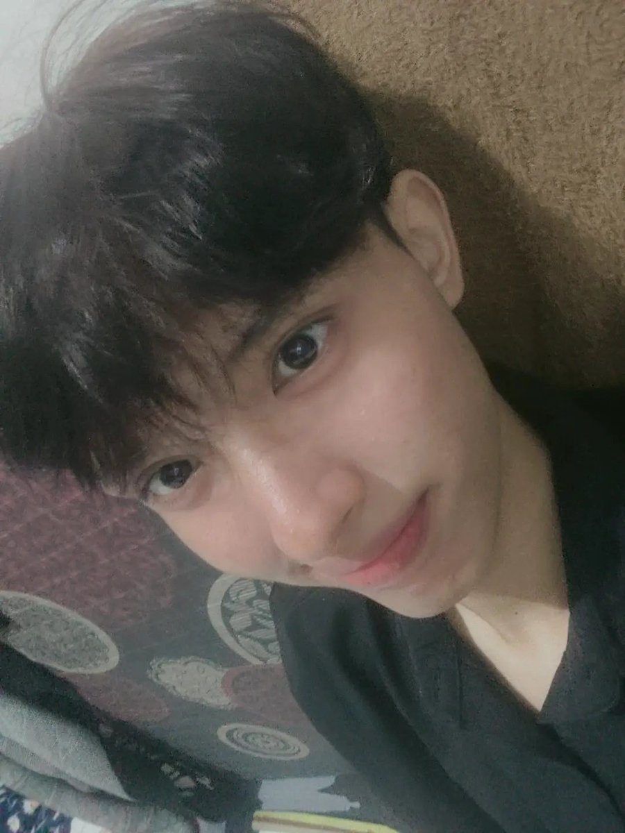 Apiiszz's tweet photo. Gabut https://t.co/4qLkMysf0t