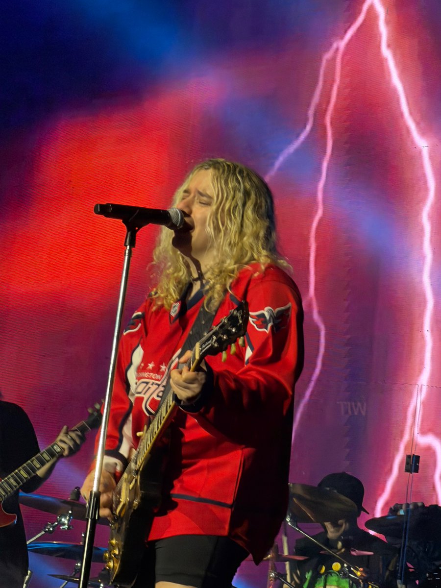 MeriMerite's tweet photo. Otra provincia 
Otra noche
Por mil noches  ❤️ 

@AIRBAGoficial https://t.co/rONGnzUEvi