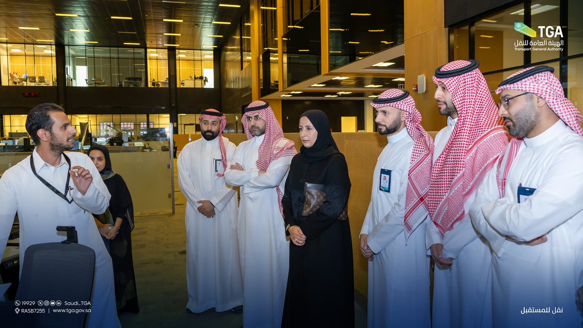 Saudi_TGA's tweet photo. زار وكيل تمكين النقل د. أميمة بامسق، برفقة وفد من #الهيئة_العامة_للنقل_TGA، مركز التحكم والتشغيل للنقل العام التابع للهيئة الملكية لمدينة الرياض، للاطلاع على آلية العمل والأنظمة والتقنيات الحديثة المستخدمة في متابعة وتسيير منظومة النقل. https://t.co/Bkswb6EKZR