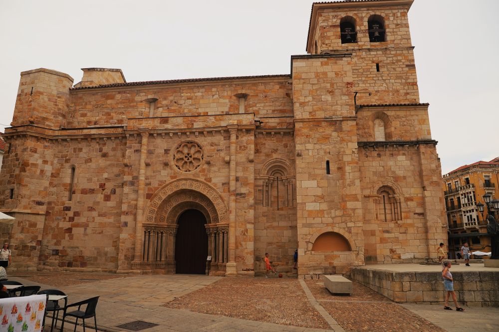 txirpial's tweet photo. Zamora vespertina, románica, apostólica y fluvial. (2) @zamoraturismo @AytoZamora #CyL #estilosarquitectonicos https://t.co/7ocGQI7OBc