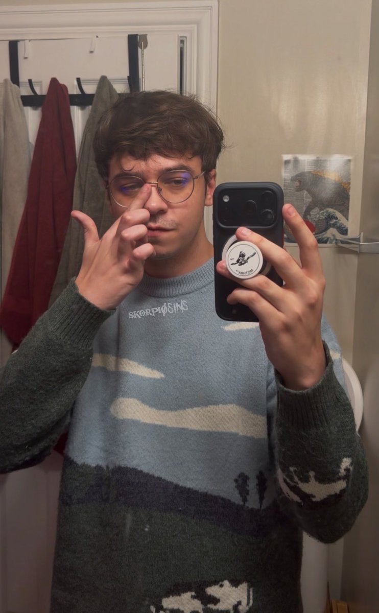skorpi0sins's tweet photo. serious question…do y’all like my sweater? 🐄 https://t.co/BMTZGR5Cri