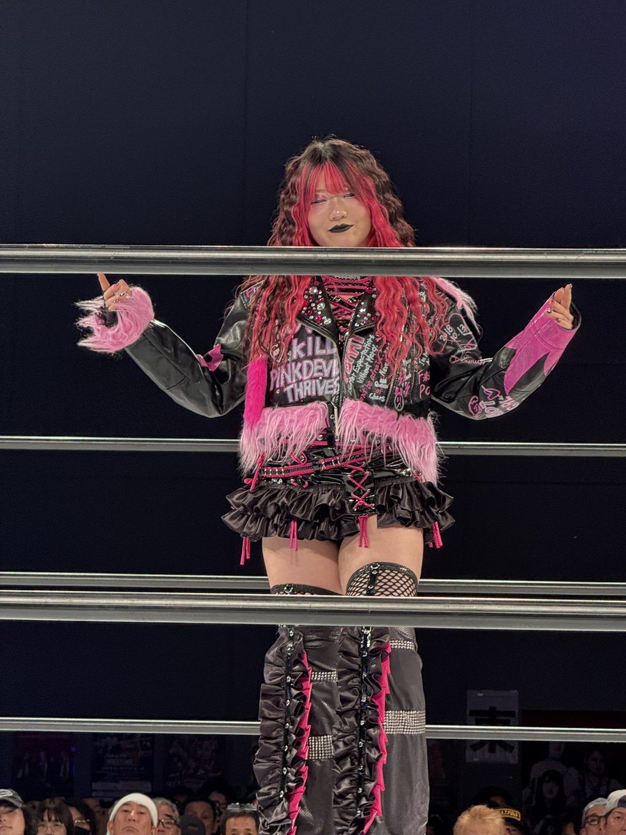 shrekbonsai's tweet photo. 8.16 #スターダム 浜松大会
吏南🆚AZM 入場
#STARDOM #5STAR https://t.co/Sx40Up8C4x
