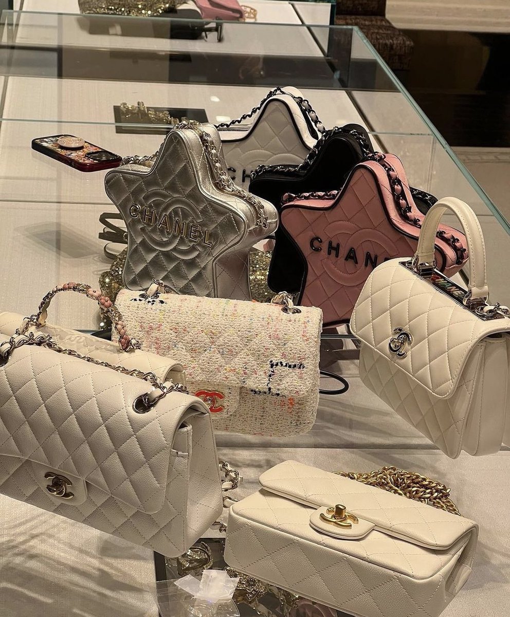 Outfit_Luxy's tweet photo. Chanel bag https://t.co/cmnZRqmFWe