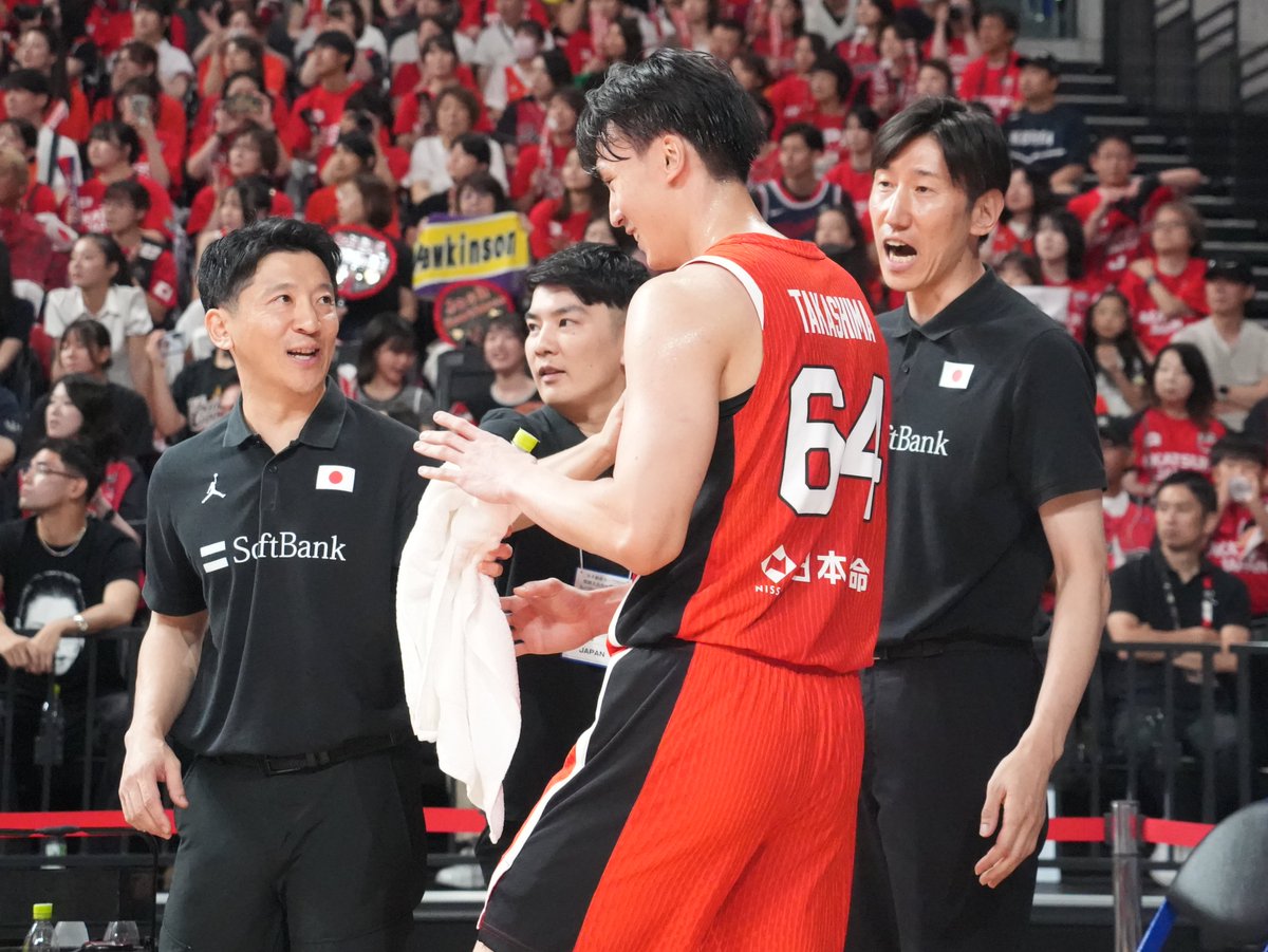 nikkei_sports's tweet photo. #AkatsukiJapan #高島紳司 選手は約12分の出場で第1戦に続いて3点シュートを成功し、体を張ったプレーでピンチの芽を摘み取りました。

「率直に2日間通して楽しかった。八村選手と一緒にプレーもできていい経験になった。（自分の役割は）メンバーが替わってもできたし、引き続きやっていきたい」

1/ https://t.co/N0yCZTFoyc
