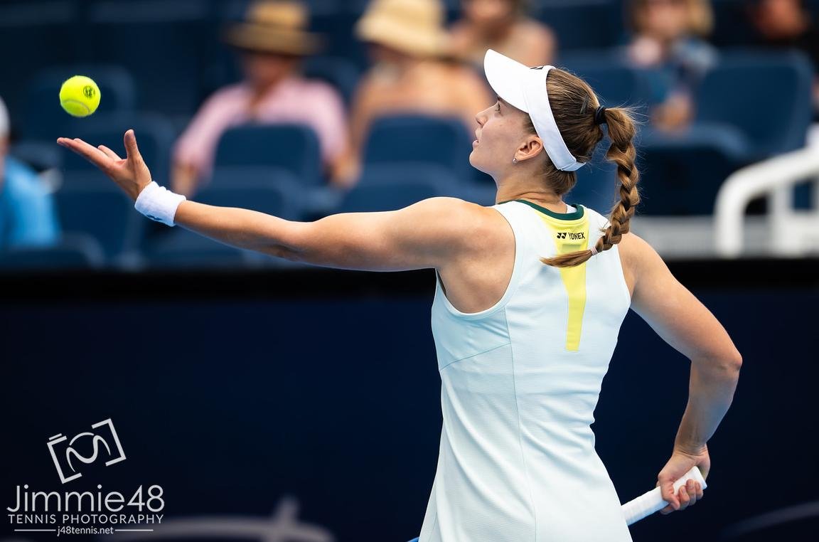 sebsharfam2's tweet photo. Elena Rybakina beats Townsend in 2 sets. 
63 64.

A break at the right time before serving for the match.

Serve still not perfect.

Next in R3 tomorrow : Frech 

#CincyTennis https://t.co/ejq8QOdvNc