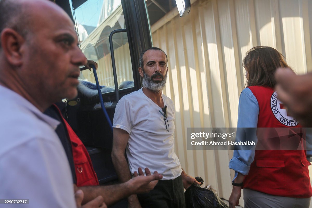 AhmadHasaballa3's tweet photo. KHAN YUNIS, GAZA - AUGUST 16: Prisoners released from Israeli custody arrive at Nasser Hospital on August 16, 2026 in Khan Yunis, Gaza. (Photo by Ahmad Hasaballah/Getty Images)@GettyImages https://t.co/nFPCSlOZq8