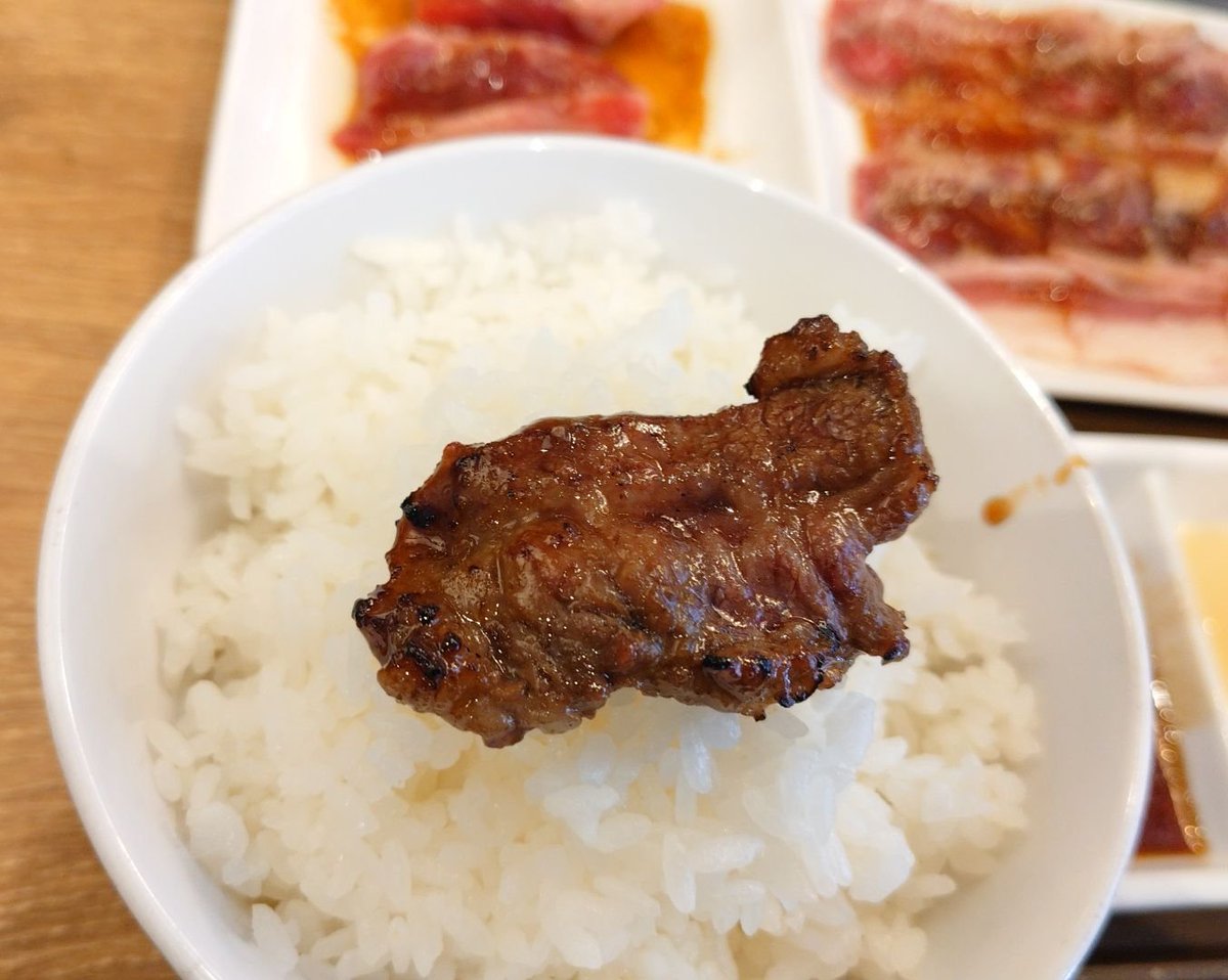 000starask's tweet photo. 夕食は焼肉ライク！🥩🔥✨️

うす切りカルビ🥩✨️久々のライクカルビ美味かった〜！🥩🔥✨️

長いようであっという間連休終わったなぁ〜😖💦明日から仕事で地獄💦💦

連休もライブや旅行楽しみ✨️たくさん
美味いの食べた✨️

まだ暑い中頑張るか！！💦✨️ https://t.co/hkDzhlo81k