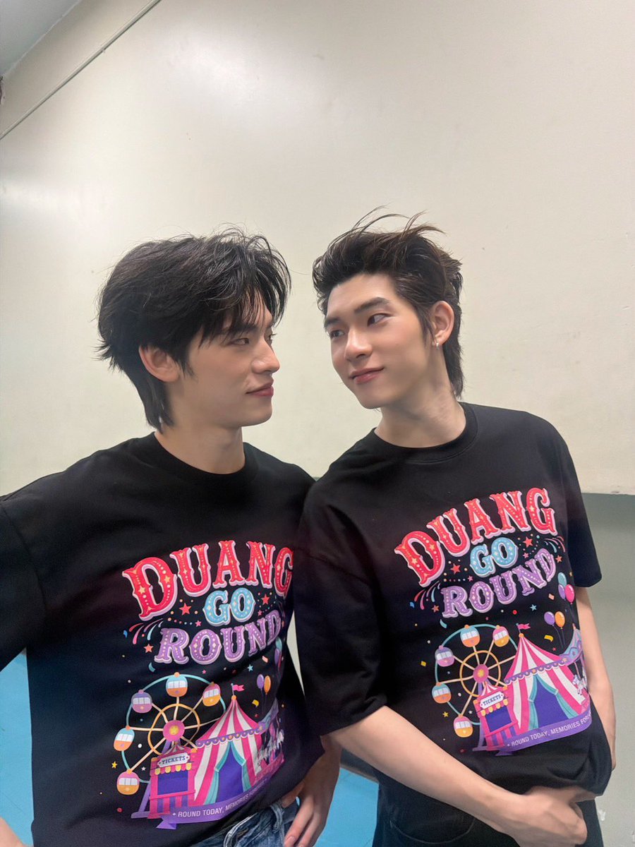 Auautnp's tweet photo. โคดภูมิใจในตัวเพื่อนและน้องเลย ตี๋ตี๋ป๋อดิวะ 
#DuangConcertDay2 https://t.co/j9hcp7Fu04