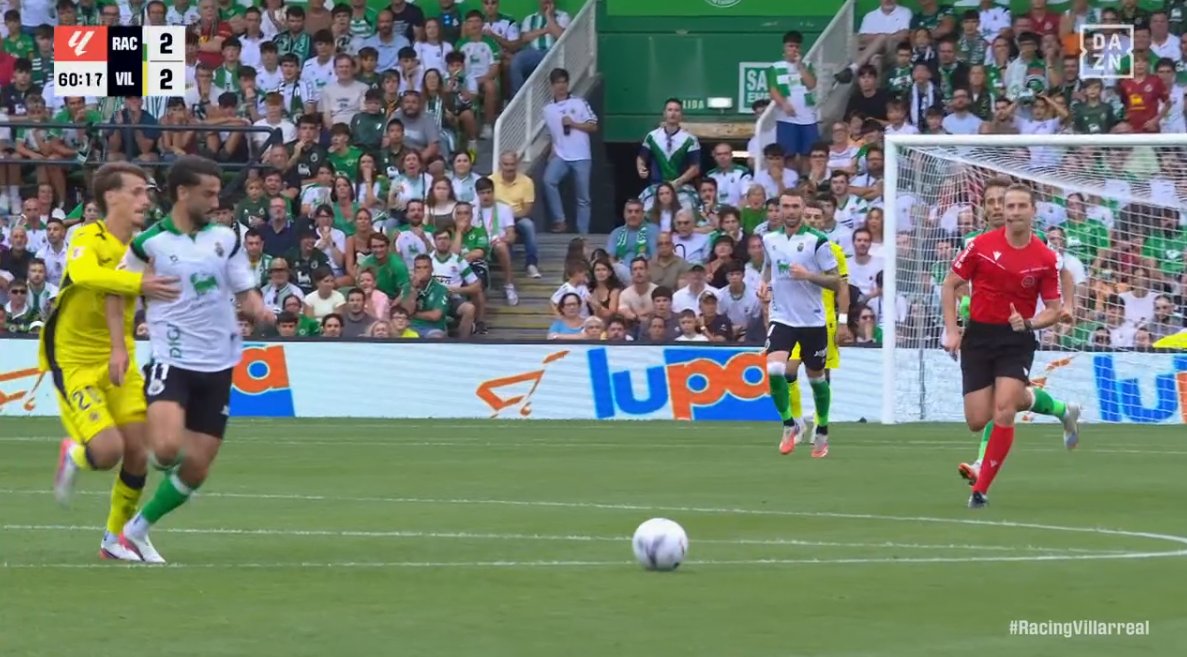 ArchivoVAR's tweet photo. 🖥️💥 El VAR se lavó las manos en el Racing de Santander - Villarreal.

👉🏻 Carlos Romero trastabilla a Andrés Martín cruzándose en su carrera en la zona DOGSO.

❌ 𝗘𝗦 𝗥𝗢𝗝𝗔 𝗗𝗜𝗥𝗘𝗖𝗧𝗔.

▪️ La zancadilla del defensor evita una clara ocasión manifiesta de gol. https://t.co/y9TeEhaSjV