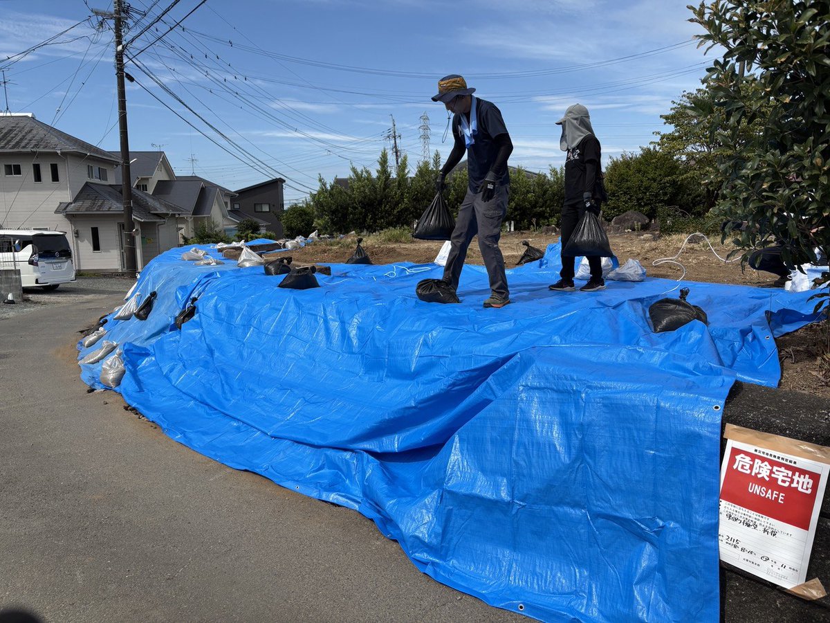 jishuren_kuma's tweet photo. 【#令和8年熊本地震】
 #平成28年熊本地震 からお世話になっている #南阿蘇 から強力助っ人が参加！
擁壁の養生をしてくださいました。プロに頼んだような仕上がりだと家主さんから言っていただけました！
#宇城市松橋
#幡再
#九州自主練 https://t.co/PqT2vPPOrh