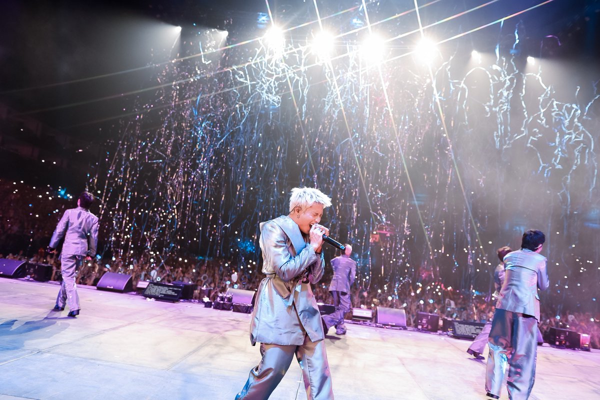aamoramores's tweet photo. filed under: the coolest photos on stage that i took 📁 https://t.co/CXcsUJ3LPH