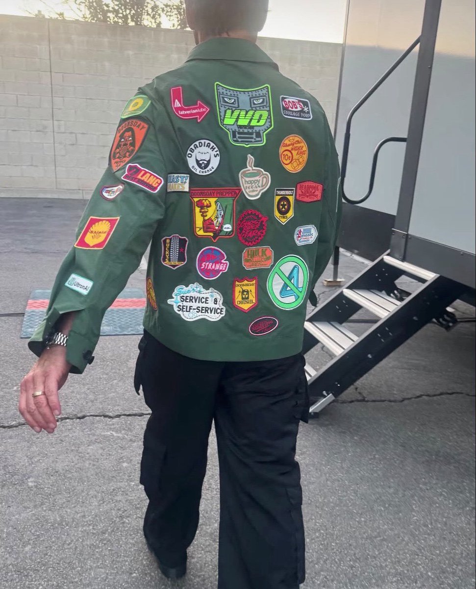 iNavi0786's tweet photo. Robert Downey Jr. in a newly jacket on Set 

#rdj #doomsday #VVD https://t.co/bKHFccH3GR