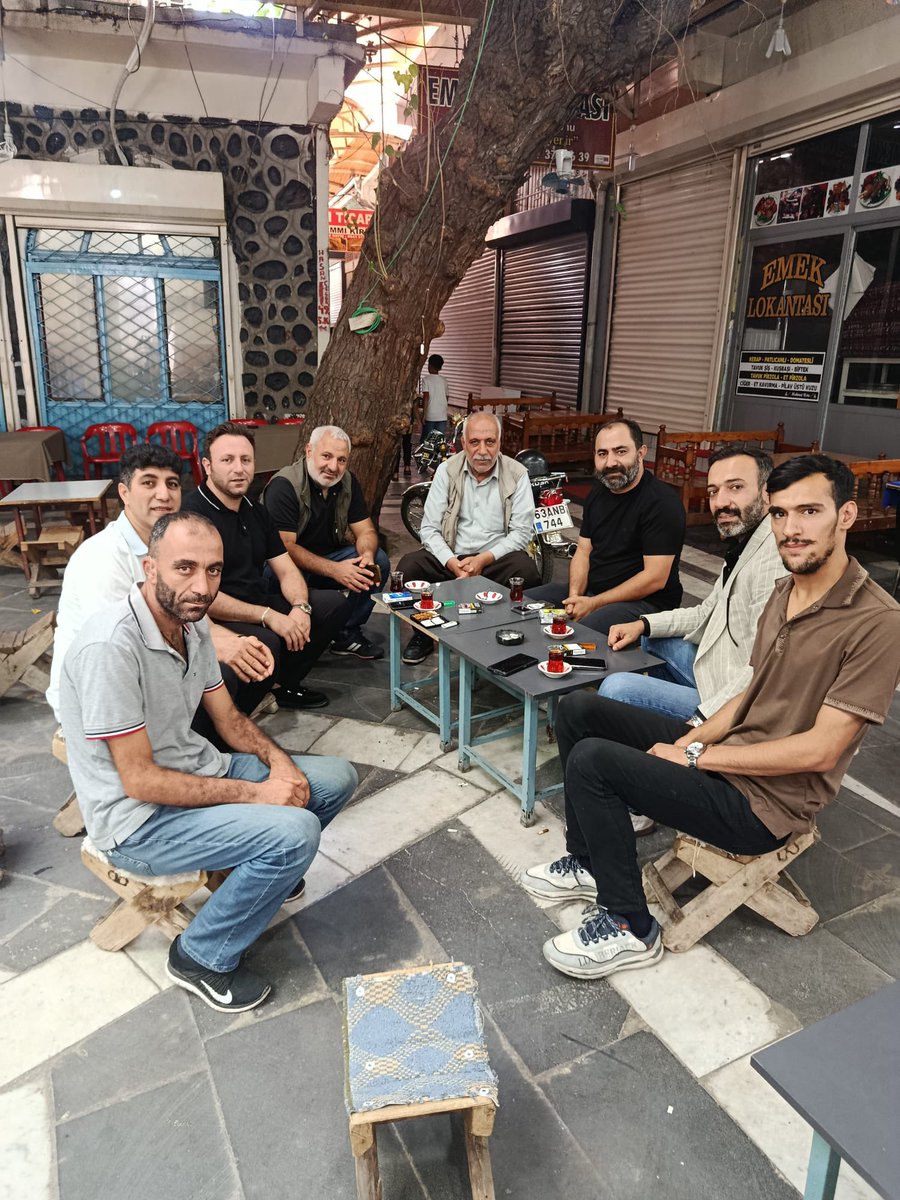 mhpsiverekk's tweet photo. 📍SAHADAYIZ

Milliyetçi Hareket Partisi Siverek İlçe teşkilatı olarak; Siverek meydan kahvehanesinde vatandaşlarımızla bir araya gelerek hem Terörsüz Türkiye sürecine ilişkin sunumlarımızı yaptık hem de hemşehrilerimizin taleplerini ve bizden beklentilerini dinledik. https://t.co/UasaeckJAv
