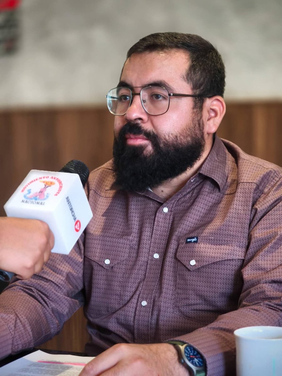 JoseC27377's tweet photo. Detener arbitrariamente a quienes expresan sus ideas y organizan al pueblo es un atropello grave. Toda la documentación de Mariano Cariño fue presentada. @GobiernoJalisco #LiberenAMarianoCariño https://t.co/bRIr1AA2FY