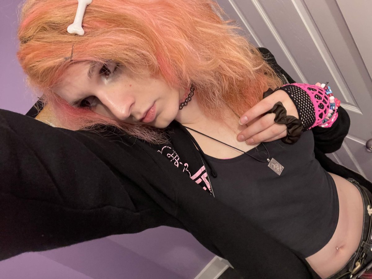 floating_hand's tweet photo. Guys im straight now >_< https://t.co/2sqA8MPQKQ