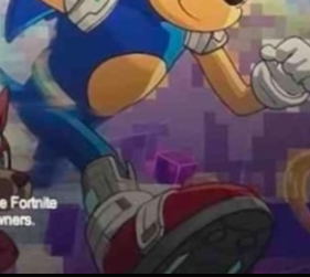 blortzen's tweet photo. SONIC KICKS ARE MOST PROBABLY COMING NEXT SEASON 💡

On the trailer, he is wearing his classic shoes design and not the new Fortnite originals
- No, it should not be the item, Jonesy is using the item without Sonic shoes

#Fortnite https://t.co/M0kb3YfeWE