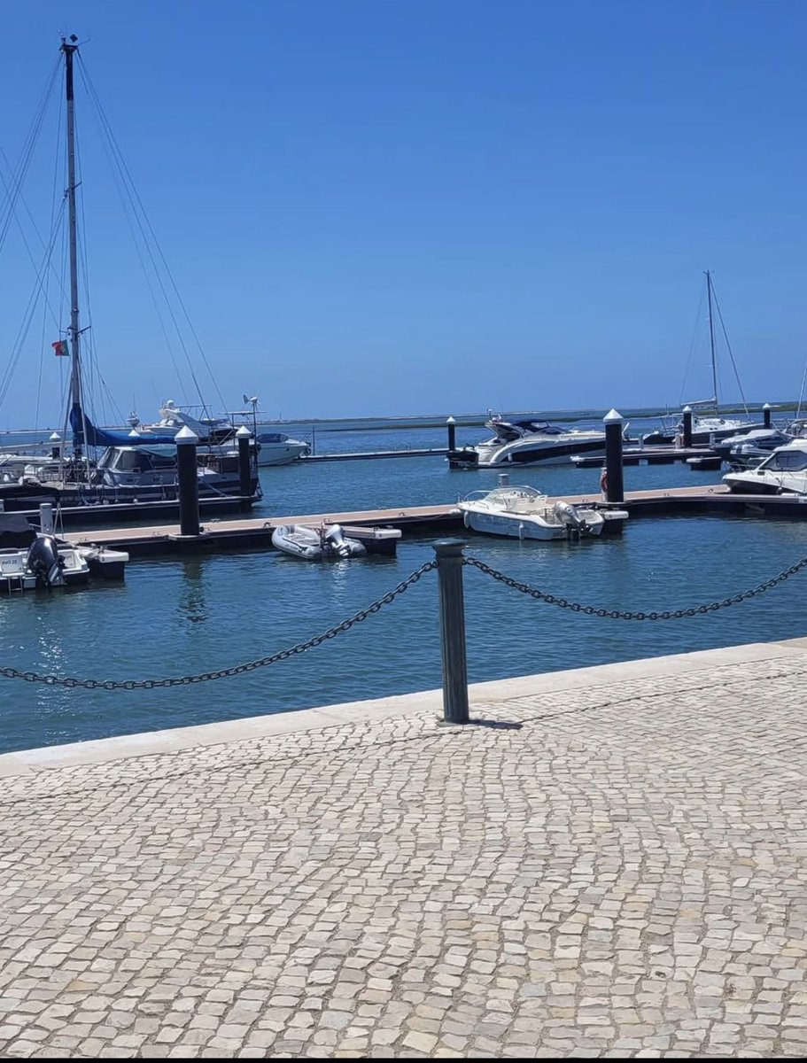 astrojoelvega's tweet photo. Ya hemos llegado al Algarve, hemos hecho el check-in y hemos aparcado el coche en el parking del hotel. Ya hemos dejado las maletas en la habitación y ahora vamos a pasar la tarde en la terraza tomando algo y dándonos un chapuzón en la piscina. https://t.co/J4asQpLlvD