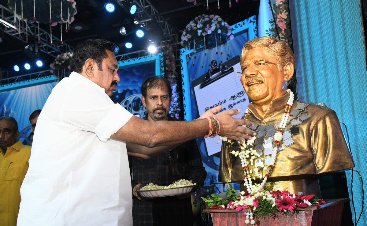 AIADMKOfficial's tweet photo. மாண்புமிகு கழகப் பொதுச் செயலாளர் புரட்சித் தமிழர் திரு. @EPSTamilNadu அவர்கள், இன்று சென்னை கலைவாணர் அரங்கத்தில் நடைபெற்ற “ராஜ கோபுரங்கள் நினைவு உற்சவம்” நினைவேந்தல் நிகழ்ச்சியில் பங்கேற்று, மறைந்த திரை ஆளுமைகளான இயக்குனர் இமயம் திரு. பாரதிராஜா மற்றும் இயக்குனர் திரு. கே. பாக்யராஜ் ஆகியோரின் திருவுருவச் சிலைகளுக்கு மரியாதை செலுத்தி உரையாற்றினார்கள்.

#Bharathiraaja #Bhagyaraj