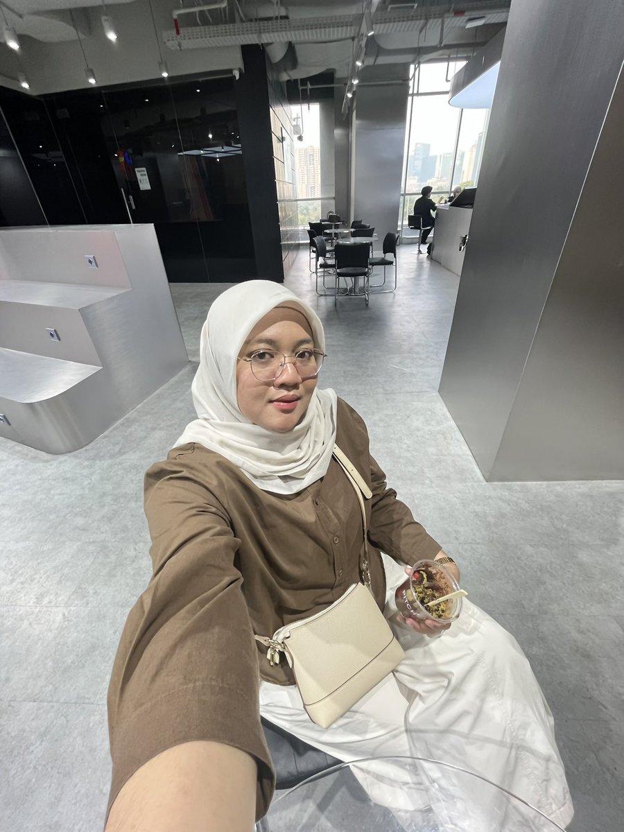 giiaagil's tweet photo. skrg udah ga antri beli ini wkwk #pitchplus #fxsudirman https://t.co/UzZTU1sg8c