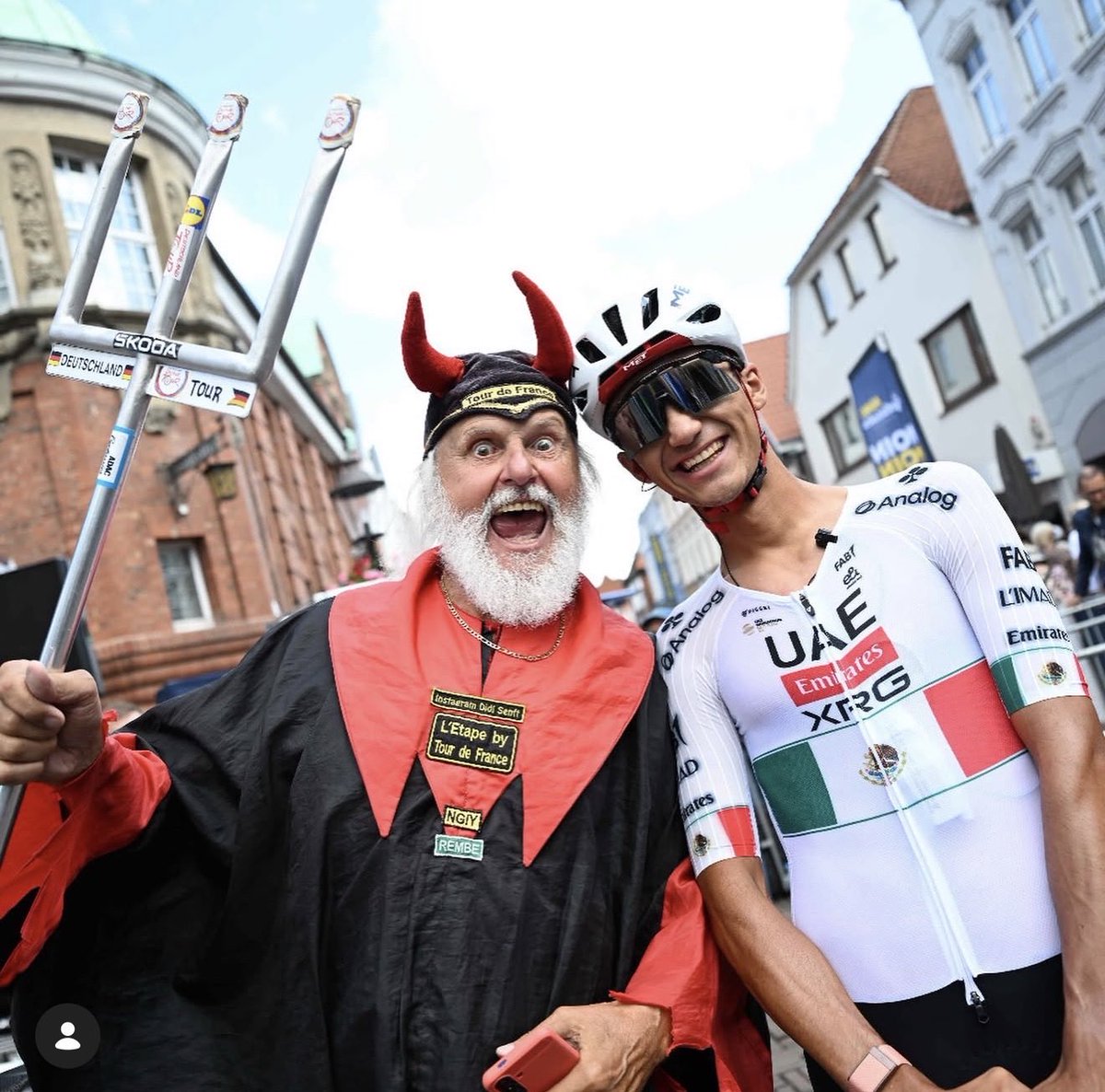 dharmashhh's tweet photo. 👹🐂🔥
📸 fotoreportersirotti
#ADACCyclassics #Hamburg #IsaacdelToro https://t.co/S8f5NLmiYJ