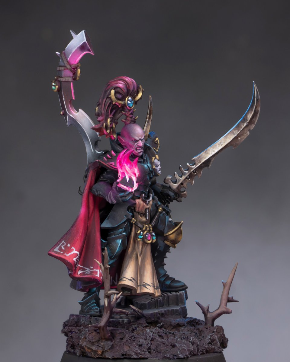 theminiaturista's tweet photo. My first Drukari Archon!. Following more or less the official painting scheme, with some changes and a blue rim light from the back. Hope u like it, guys.

#warhammer40k #warhammer #warhammercommunity #gamesworkshop #paintingminiatures https://t.co/o3qtrka1EM