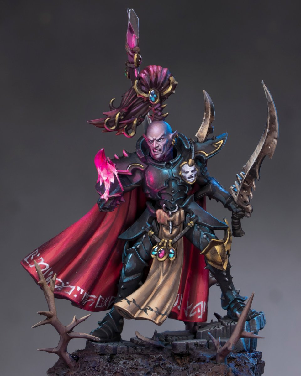 theminiaturista's tweet photo. My first Drukari Archon!. Following more or less the official painting scheme, with some changes and a blue rim light from the back. Hope u like it, guys.

#warhammer40k #warhammer #warhammercommunity #gamesworkshop #paintingminiatures https://t.co/o3qtrka1EM