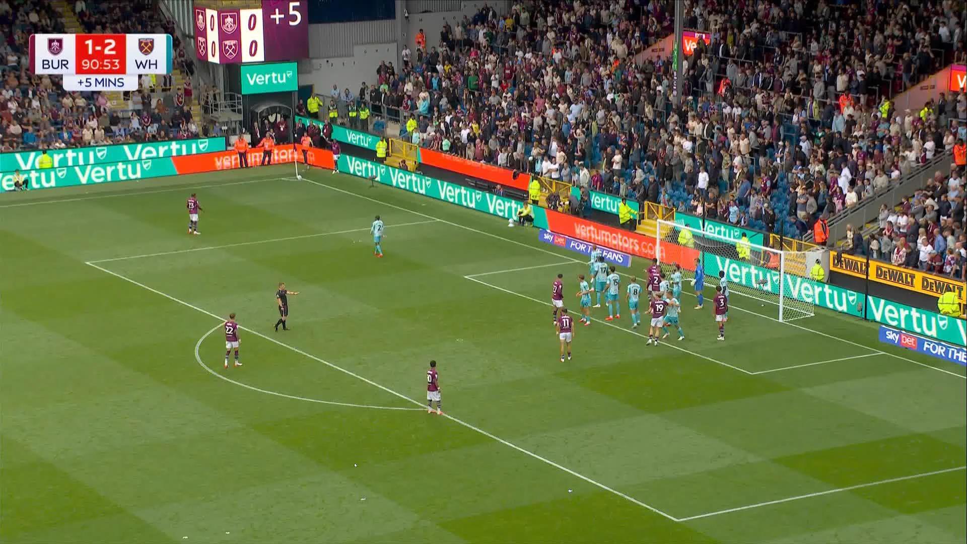 "When it REALLY mattered, the Dutchman stepped up" ⚽️, Zian Flemming  strikes again to level for Burnley after being 2-0 down! 💥