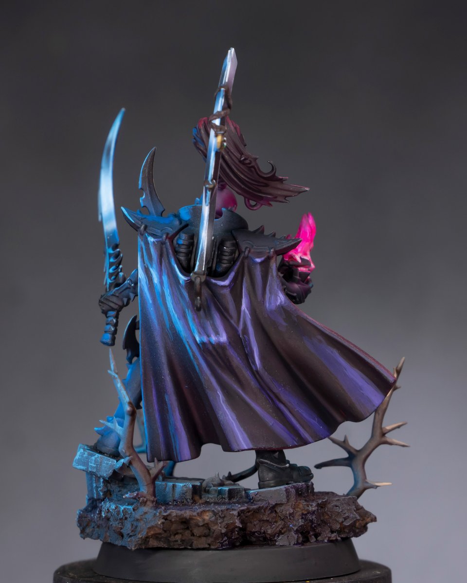 theminiaturista's tweet photo. My first Drukari Archon!. Following more or less the official painting scheme, with some changes and a blue rim light from the back. Hope u like it, guys.

#warhammer40k #warhammer #warhammercommunity #gamesworkshop #paintingminiatures https://t.co/o3qtrka1EM