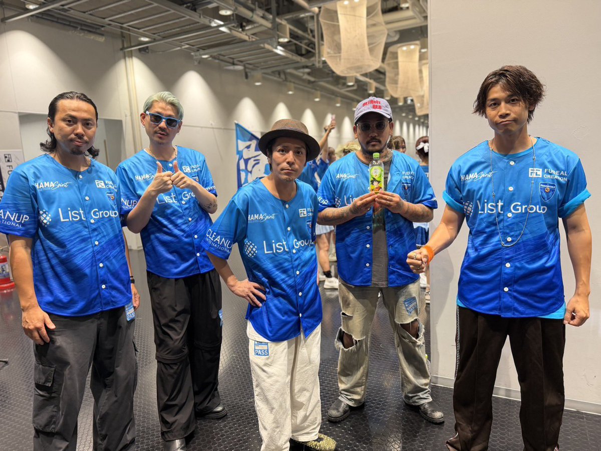 8littlebee8's tweet photo. 歌わせていただきました🔥
結果次第で帰る足取りが違う
リードしながらの折り返し
ハーフタイム‼️
暗闇の中、360°無数の光
#ジュビロ磐田 サポーターの皆さんの心意気があっての!
この景色✨
選手も
サポーターも
かっこええ試合でした🇯🇵
僕たちも11月にやる🌕🔥
#横浜fc
#サーカスフォーカス https://t.co/Jp1i44edIm